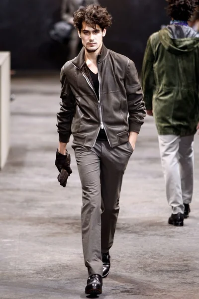 Look 18